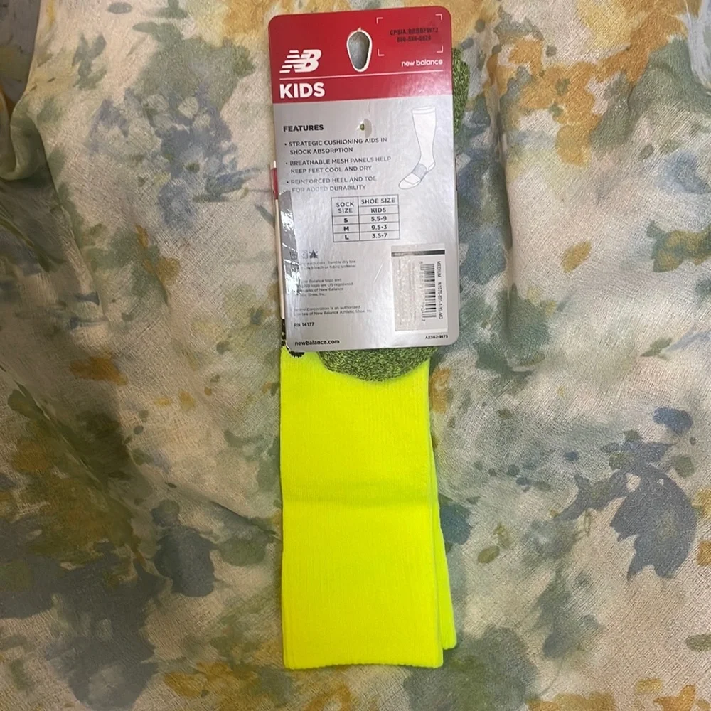 New Balances Kids Socks Size: M
